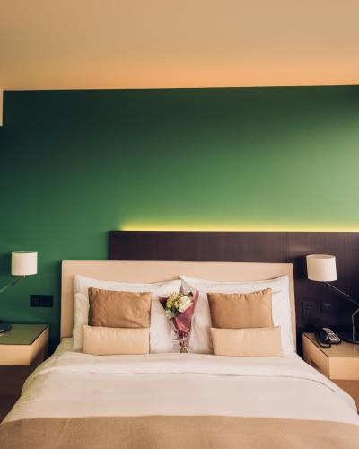 Premium King Room - Club Lounge Access