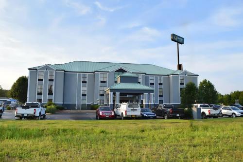 Quality Suites Maumelle - Little Rock NW - main image