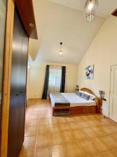 Elegant villa with direct access to the beach