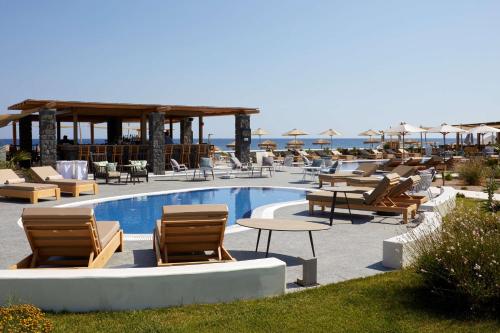 Sea Breeze Santorini Beach Resort, Curio By Hilton - Village et club de vacances - Perivolos