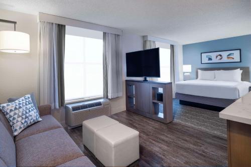 1 king bed, 1 sofa bed