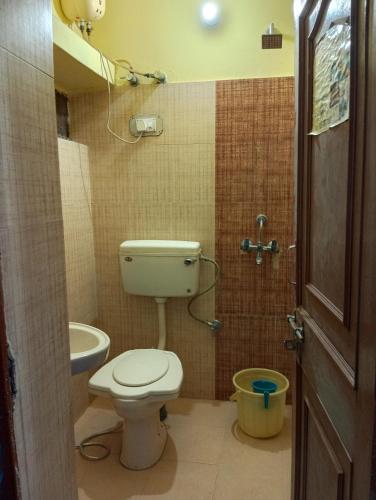 Double Room with Balcony image 6