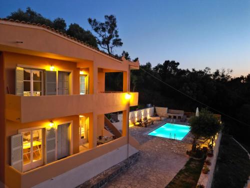 Villa Kostas-NE Corfu with heated salt swimming pool – khách sạn tại Thinali