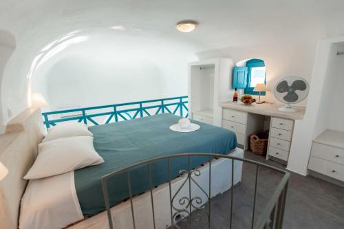 Santorini Karterados Retreat