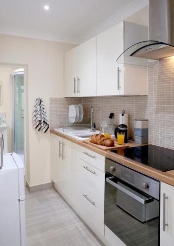2BR Stylish Norwich Stay Near Cathedral Parking 5