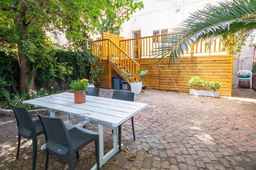 Outdoor pleasure, Sea Point.