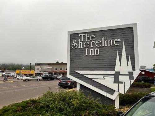 . Shoreline Inn