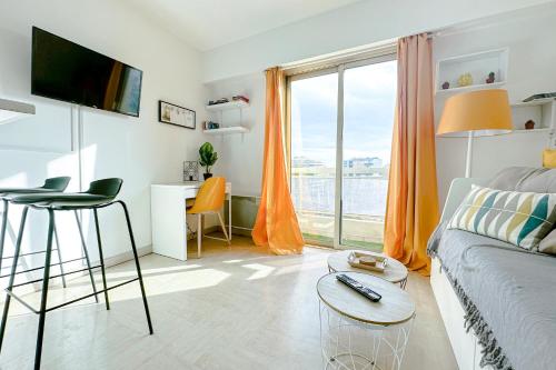 GUIGNON - Apart sunny comfort close to the Port & Station in Laval