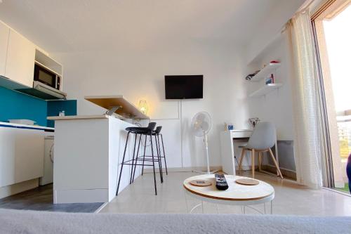 GUIGNON - Apart sunny comfort close to the Port & Station in Laval