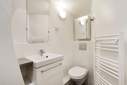 Pick A Flat's Apartements in Louvre-Rivoli - Rue du Roule, Париж