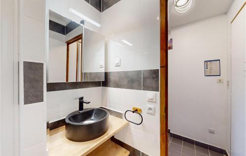 Holiday Home Mesnil St Pere Cottages De Port - image 13