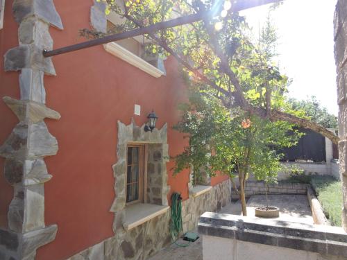 Kert, Casa rural lago azul in Sacedon