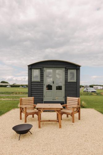 Barley Shepherd Hut - Snettisham Meadows