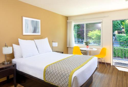 Standard Queen Room image 3