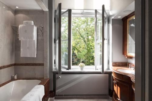 Executive Suite image 4
