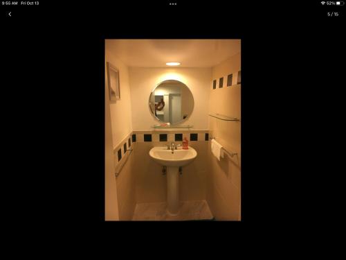 Gateway en-suite bedroom only one bed next jhu in Charles Village