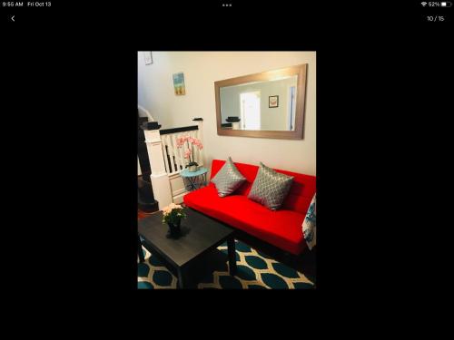 Gateway en-suite bedroom only one bed next jhu in Charles Village