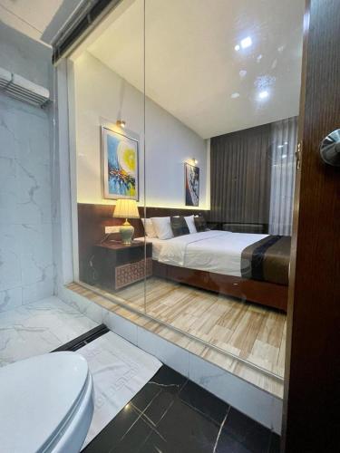 room detail thumbnail 2