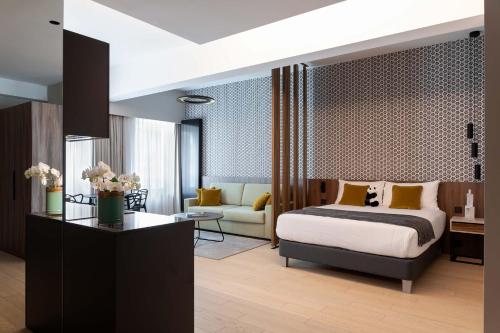 1 queen bed, 1 sofa bed