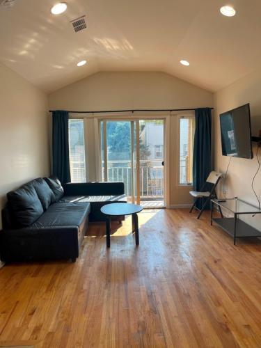 Business & Family Friendly Balcony Jacuzzi Free Park in Jersey City, USA