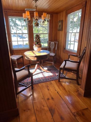 1708 House - image 8