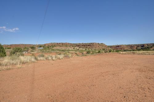 Santa Rosa Home with Mtn View and WiFi - Near Blue Hole - image 8