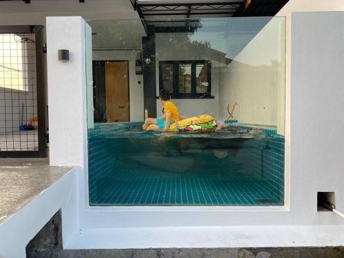 Zen Retreat Glass Pool Villa in Kamunting