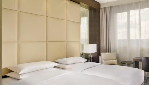 Hyatt Regency Paris Etoile - image 4