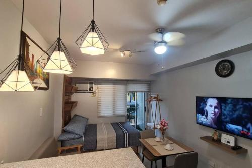 Affordable Condo in Makati w/ Wi-Fi, Netflix, Pool, Манила