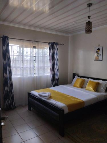 Exquisite 2BR Ensuite Apartment close to Rupa Mall, Mediheal Hospital, and St Lukes Hospital
