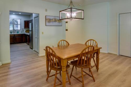 Versatile Salem Condo with Pool Access! in Salem, USA