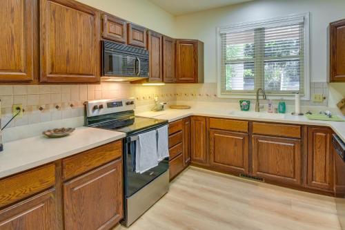 Versatile Salem Condo with Pool Access! in Salem, USA