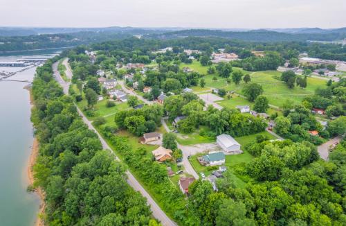 Burnside Vacation Rental, Walk to Lake Cumberland! in Burnside, USA