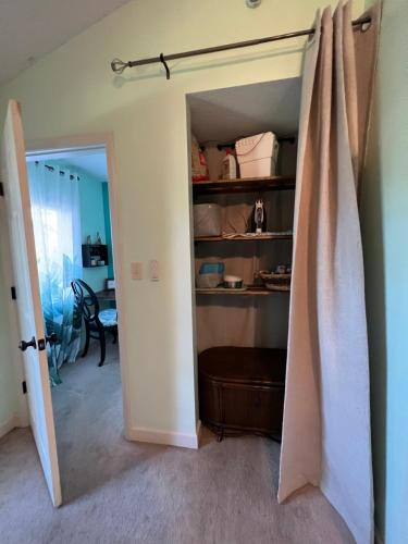 Cozy loft with parking and private patio w/ grill thumb 3