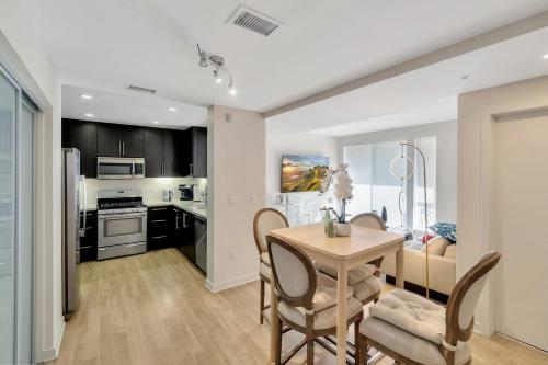 5 Heart of Santa Monica apartment, Los Angeles (fotografie 8)
