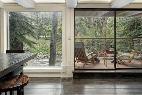 Chateau Eau Claire 9, Newly Renovated Condo with River Views, Hot Tub, Pool, Fitness Center Access Chateau Eau Claire 9, Newly Renovated Condo with River Views, Hot Tub, Pool, Fitness Center Access