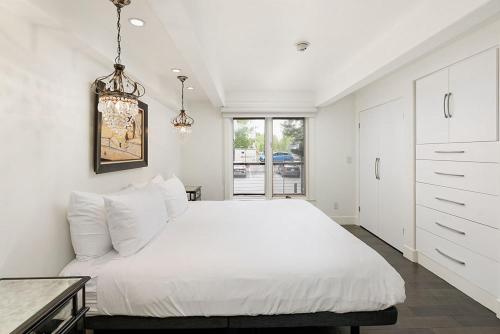 Chateau Eau Claire 9, Newly Renovated Condo with River Views, Hot Tub, Pool, Fitness Center Access Chateau Eau Claire 9, Newly Renovated Condo with River Views, Hot Tub, Pool, Fitness Center Access