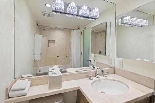 Chateau Eau Claire 9, Newly Renovated Condo with River Views, Hot Tub, Pool, Fitness Center Access Chateau Eau Claire 9, Newly Renovated Condo with River Views, Hot Tub, Pool, Fitness Center Access