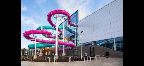 Mayfield square in เขตมอเตอร์เวย์