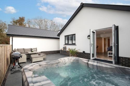 The Paddock - Lovely Cottage with Hot Tub