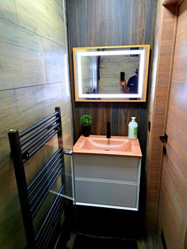 浴室, Chambre dans une maison d'hote in 昂格勒爾