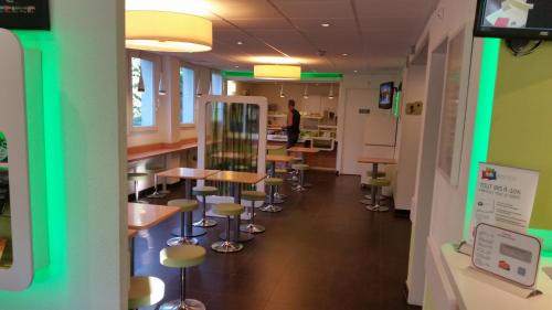 设施服务, 马赛东部圣梅奈瓦伦丁宜必思快捷酒店 (Ibis Budget Marseille Est Saint-Menet La Valentine) in 马赛
