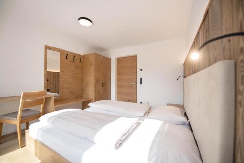 2 bedrooms, 4 beds