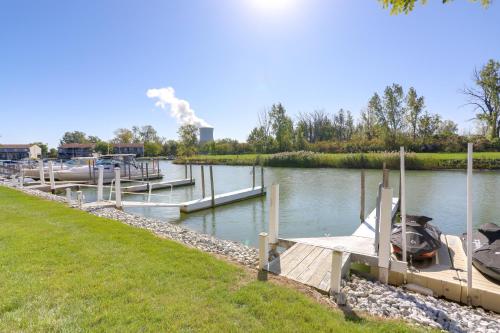Charming Condo on Lake Erie with Community Pool