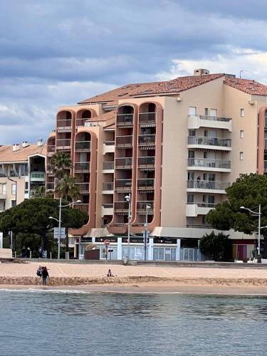 Studio front mer avec garage - Location saisonnière - Fréjus