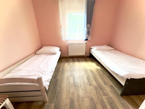 Apartament 4 osobowy obok Szpitala Brzeziny 2 pokoje Prywatna łazienka i kuchnia 32m2