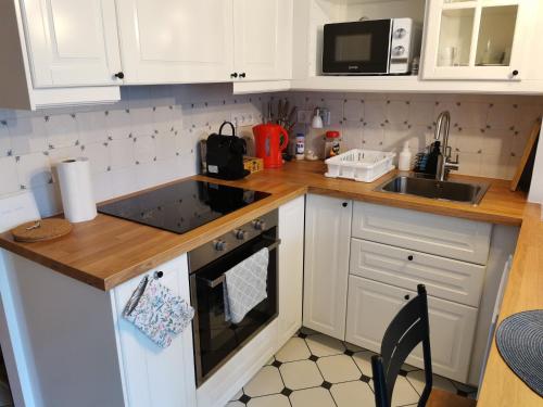 Mrs. Columbo's Flat - image 9