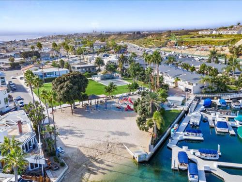 Stunning Bayfront Home w Epic Dock on Peninsula - Tap to explore photos