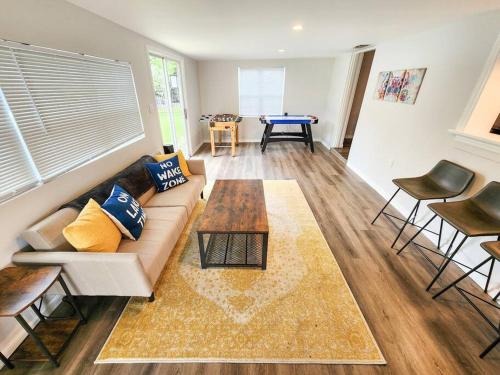 Létesítmények, Astor River House with 2 private boat slips in Astor