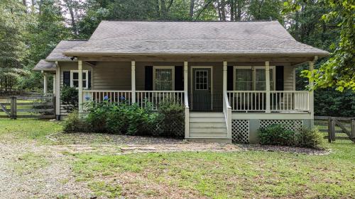Country Cottage - Fenced for Pets - New Listing! - Dahlonega